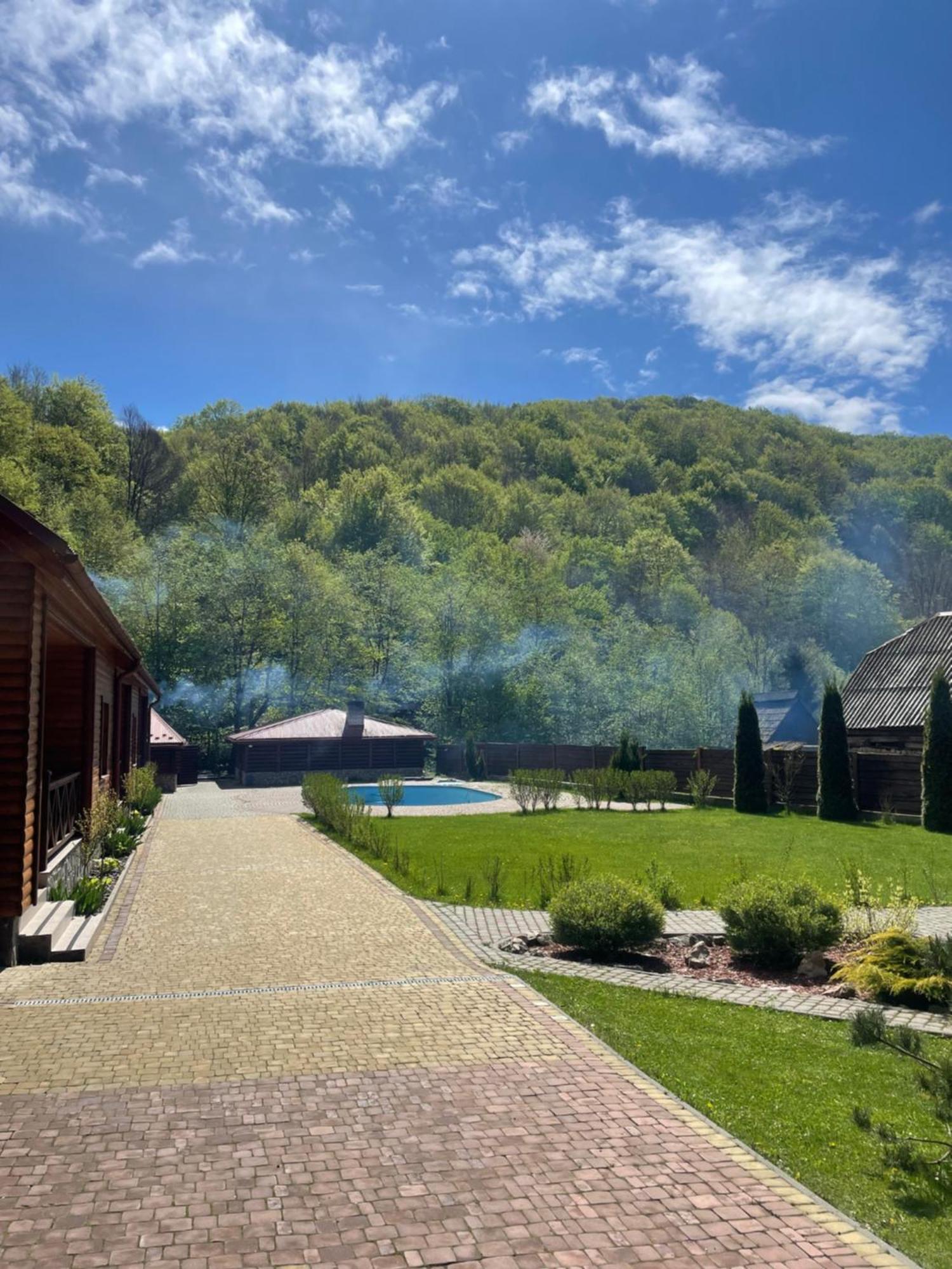 Ferienwohnung Перлина Лумшор Lumshory Exterior foto